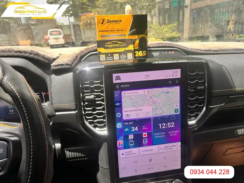Chú Kiên lắp Android box ô tô cho Hyundai Creta tại Quận 9 xem YouTube, định vị ảnh thực tế 4