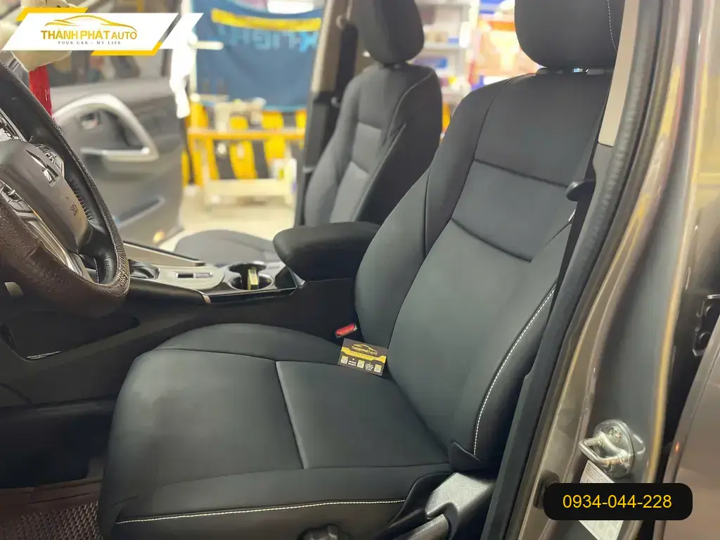 Bọc Ghế Da Mitsubishi Pajero 2012 - Trung Tâm Lắp Đặt Uy Tín TPHCM ảnh thực tế 2