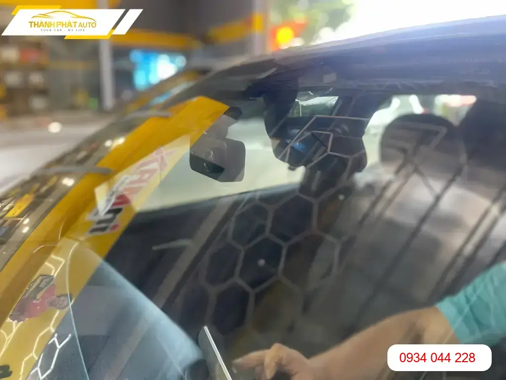 Anh Quang lắp cam hành trình 70mai cho VinFast VF5 tại Quận 9 để yên tâm di chuyển ảnh thực tế 2