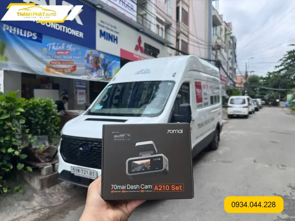 Chú Tấn lắp cam hành trình Ford Transit 2026 tại Quận 9 giám sát hành trình xe tải ảnh thực tế 2