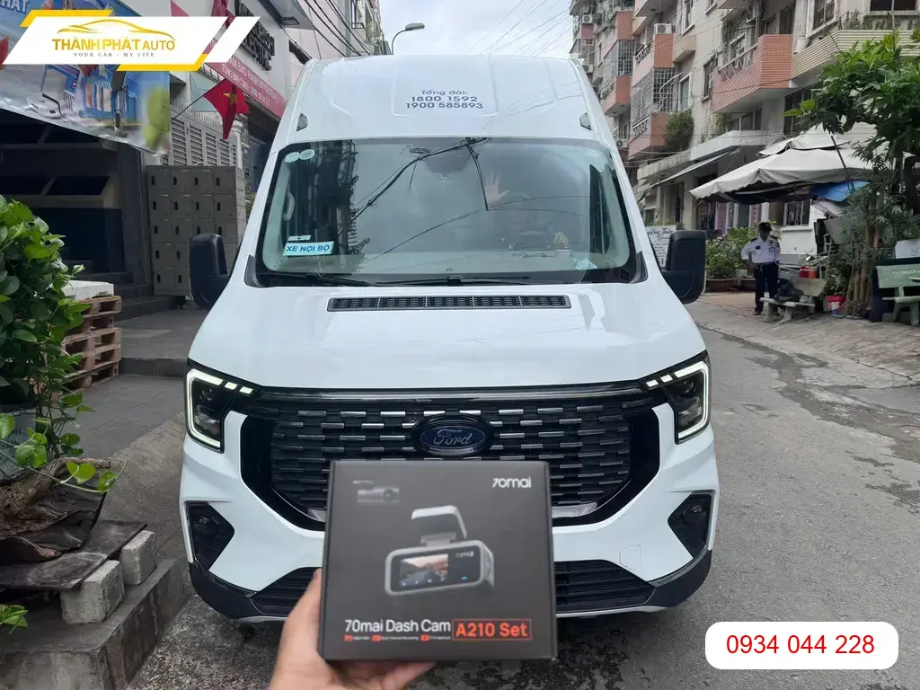 Chú Tấn lắp cam hành trình Ford Transit 2026 tại Quận 9 giám sát hành trình xe tải ảnh thực tế 4