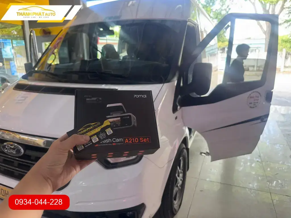 Anh Đạt lắp Camera hành trình 70mai cho Fortuner tại Quận 9 ảnh thực tế 2