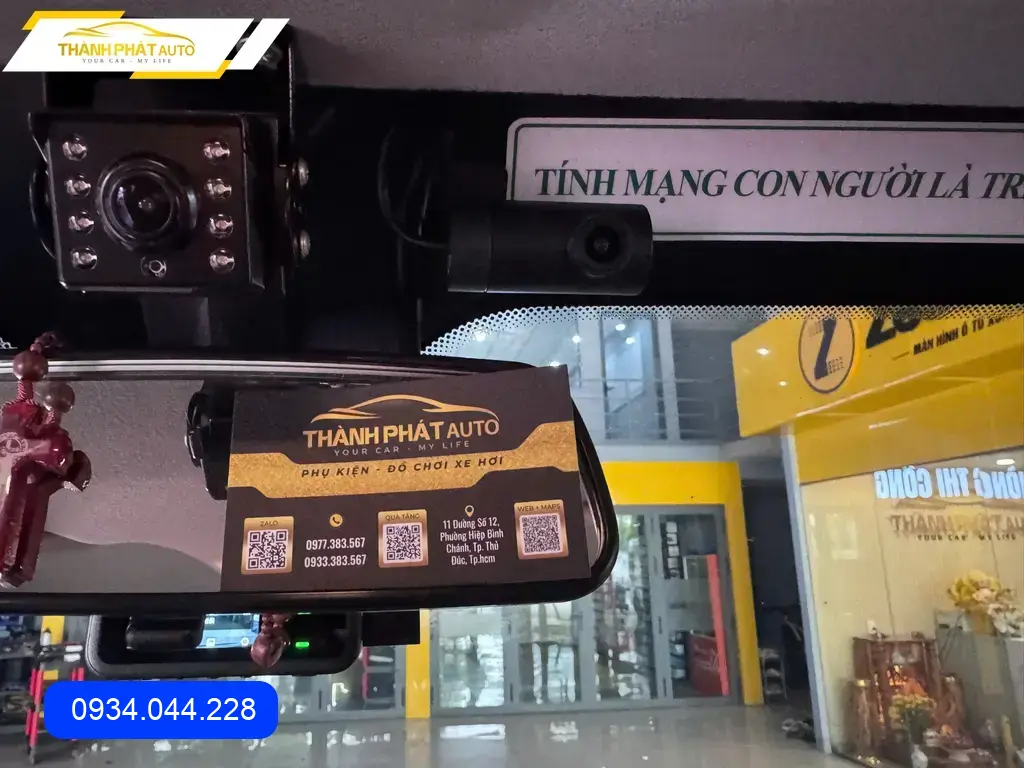 Anh Đạt lắp Camera hành trình 70mai cho Fortuner tại Quận 9 ảnh thực tế 3