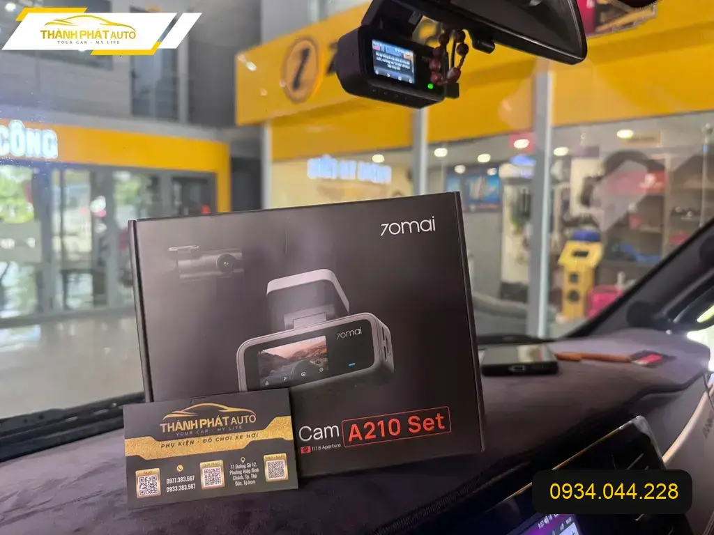 Anh Đạt lắp Camera hành trình 70mai cho Fortuner tại Quận 9 ảnh thực tế 4