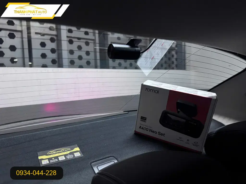 Chú Quang gắn Camera hành trình Mercedes C180 Quận 9 ghi lại mọi khoảnh khắc ảnh thực tế 3