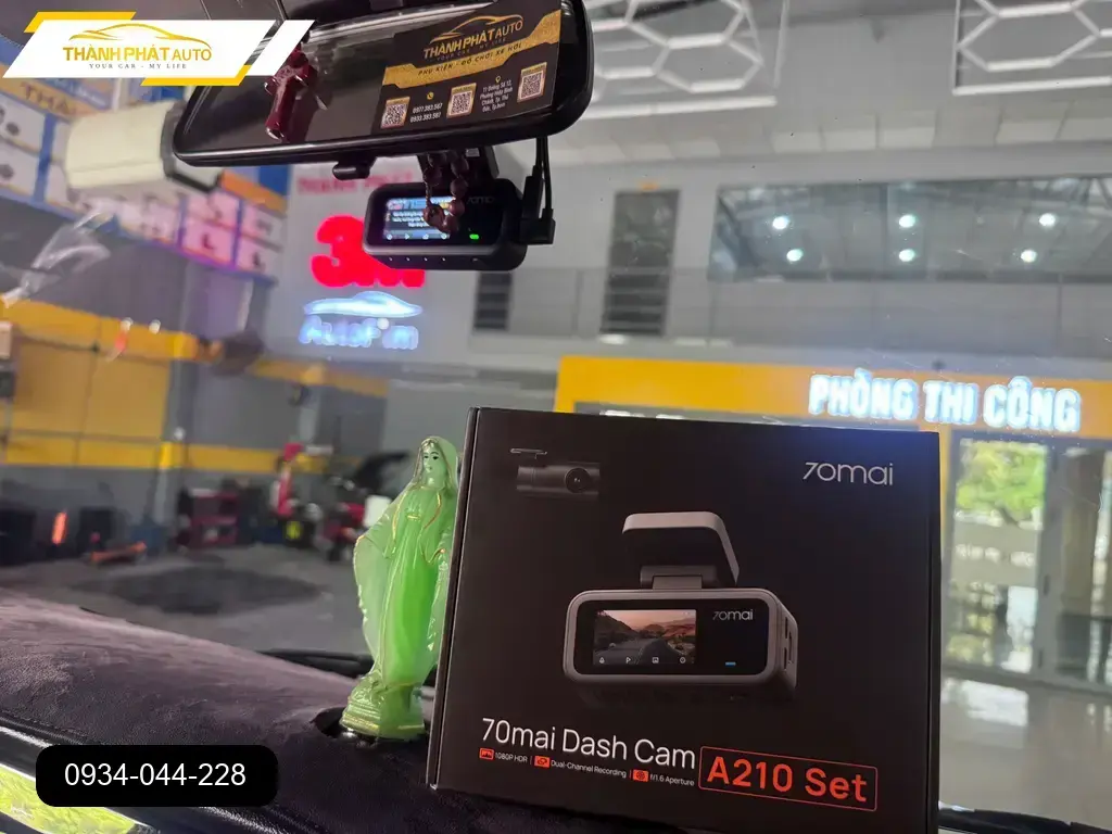 Camera Hành Trình Ô Tô Ford Transit 2017 - Địa Chỉ Lắp Đặt Uy Tín TPHCM