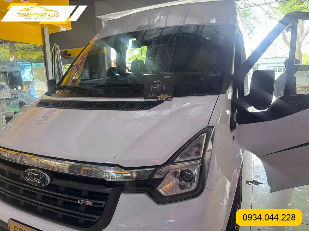 Camera Hành Trình Ô Tô Ford Transit 2022 - Trung Tâm Gắn Chính Hãng TPHCM