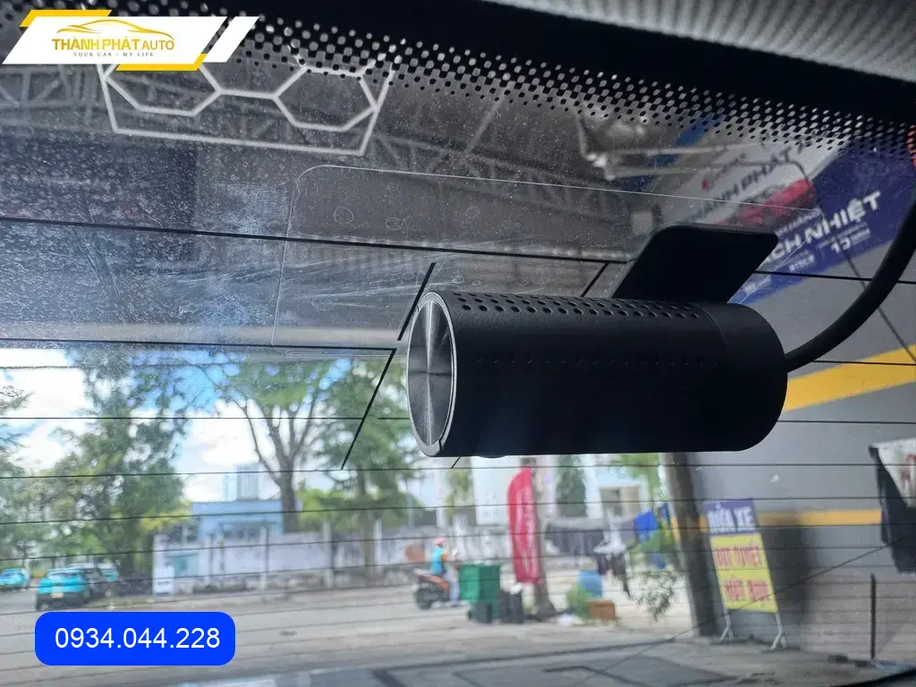 Chị Thảo lắp Camera hành trình MG5 tại Quận 9 để ghi lại lộ trình an toàn ảnh thực tế 3