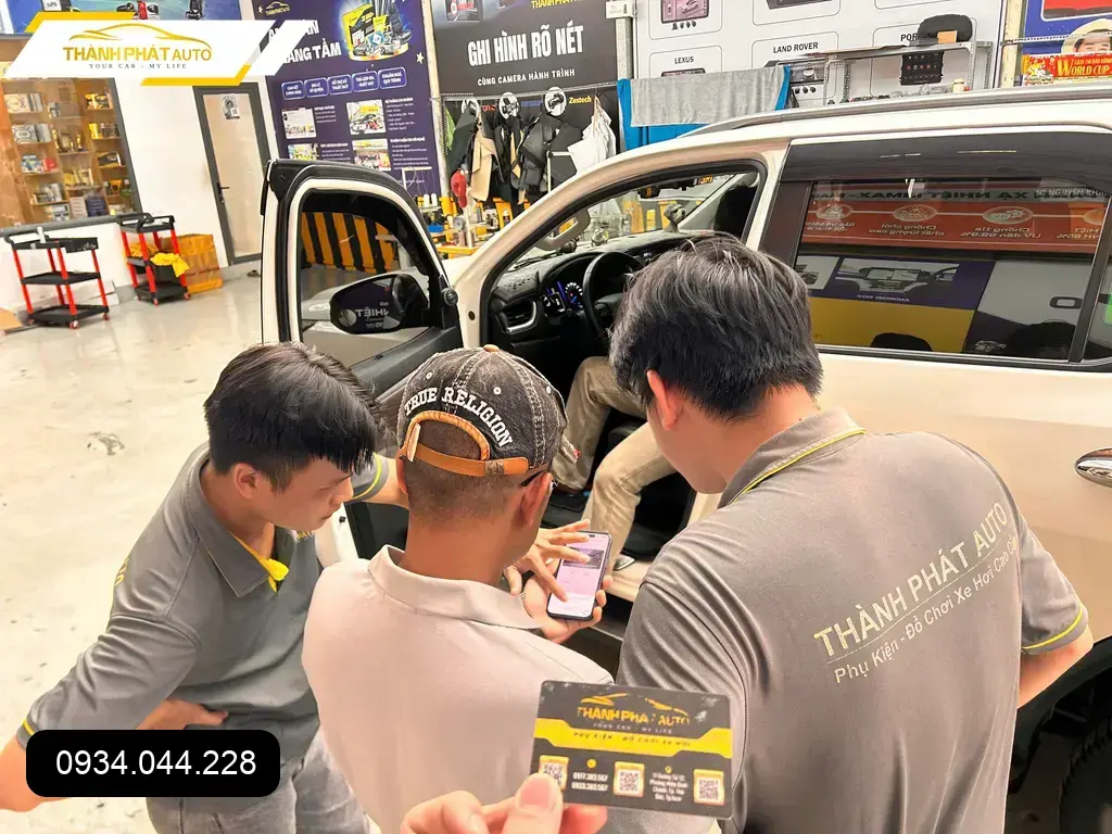 Camera Hành Trình Ô Tô Toyota Fortuner 2009 - Địa Chỉ Lắp Đặt Uy Tín TPHCM ảnh thực tế 2