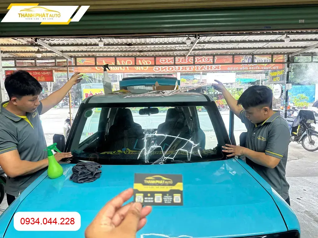 Dán Phim Cách Nhiệt Vinfast VF3 2024 - Địa Chỉ Lắp Đặt Uy Tín TPHCM ảnh thực tế 3