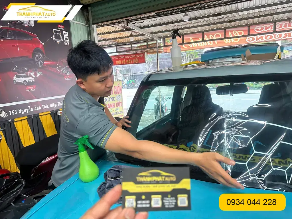 Dán Phim Cách Nhiệt VinFast VF3 2025 - Địa Chỉ Lắp Đặt Uy Tín TPHCM ảnh thực tế 3