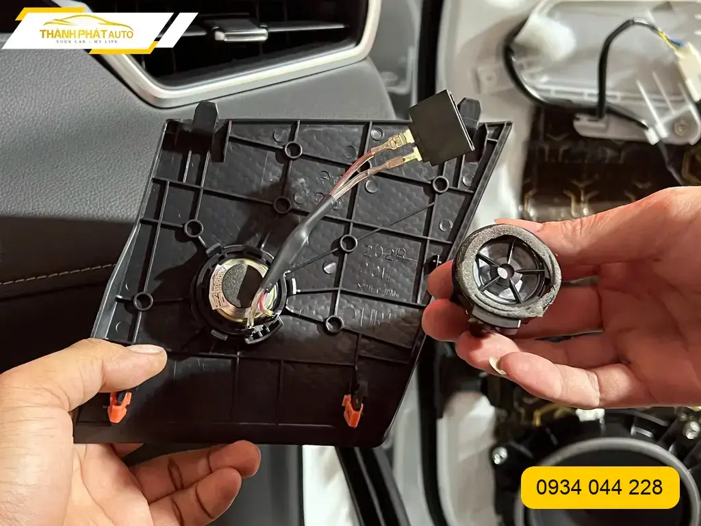 Độ Loa Toyota Corolla Cross 2022 - Địa Chỉ Nâng Cấp Loa Uy Tín TPHCM