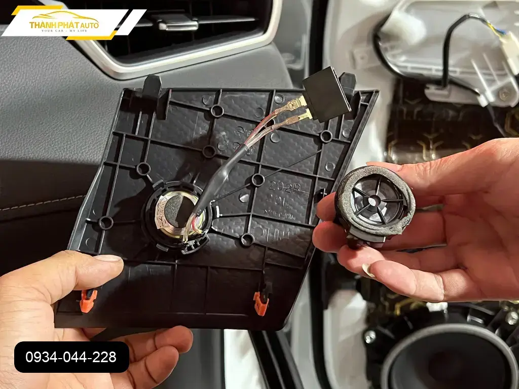 Độ Loa Ô Tô Toyota Corolla Cross - Trung Tâm Gắn Loa Xe Hơi Uy Tín Quận 9 TPHCM ảnh thực tế 2
