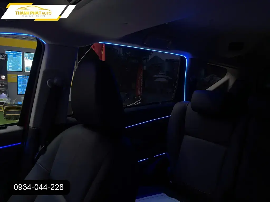 Địa chỉ độ Led nội thất ô tô Quận 9 uy tín cho xe Hyundai Santa Fe của Chú Lâm ảnh thực tế 3