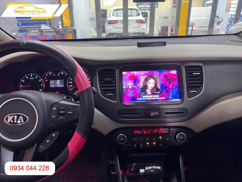Chị Vân lắp màn hình Zestech Kia Rondo tại Quận 9 uy tín, giá tốt ảnh thực tế 3