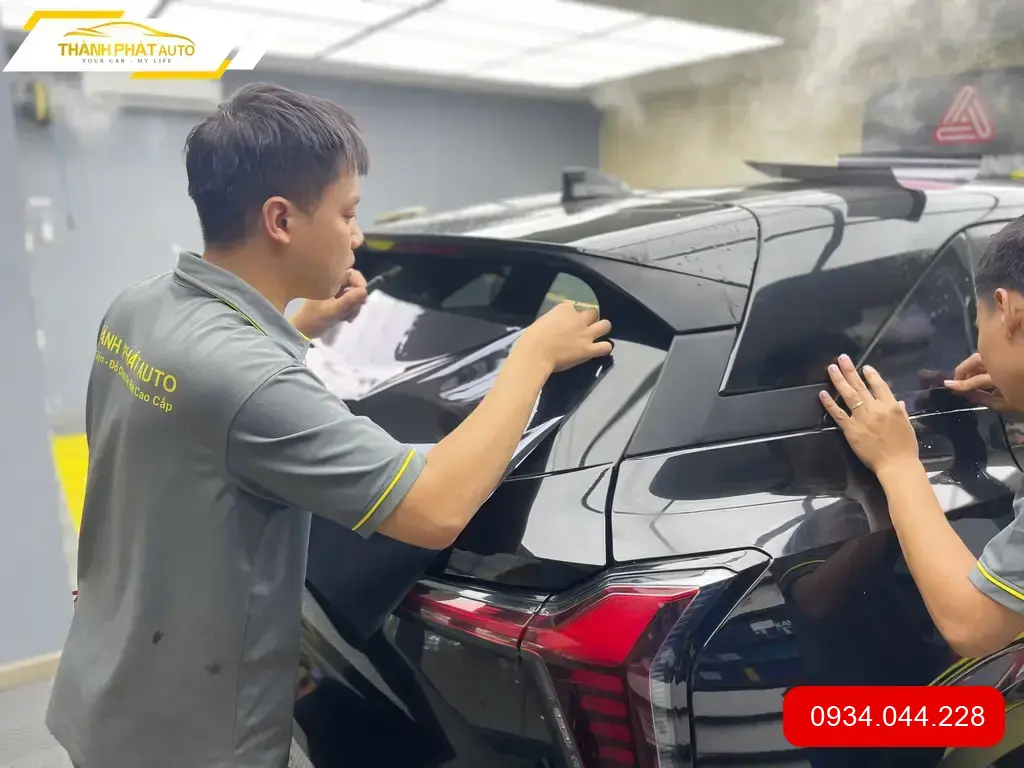 Dán Phim Cách Nhiệt Ô Tô Mitsubishi Xforce - Địa Chỉ Lắp Đặt Uy Tín Quận 1