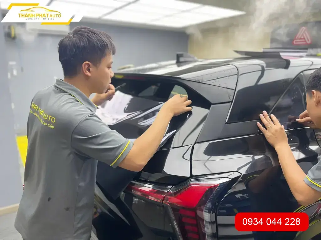 Dán Phim Cách Nhiệt Ô Tô Mitsubishi Xforce - Địa Chỉ Lắp Đặt Uy Tín TPHCM