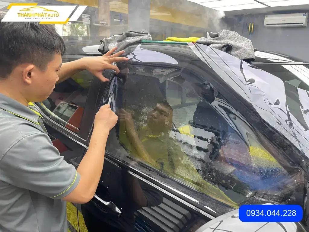 Dán Phim Cách Nhiệt Ô Tô Mitsubishi Xforce - Trung Tâm Gắn Uy Tín Quận 5 TPHCM ảnh thực tế 3