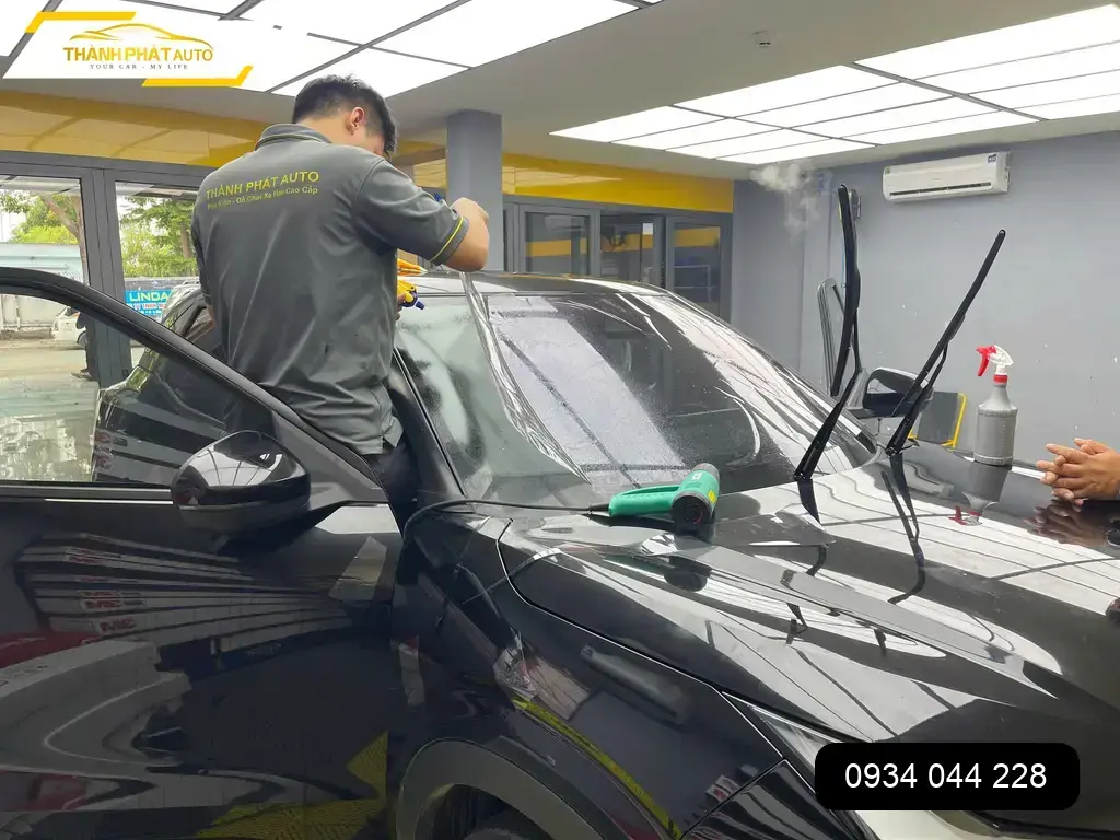 Dán Phim Cách Nhiệt Ô Tô Mitsubishi Xforce - Địa Chỉ Lắp Đặt Uy Tín Quận 7 ảnh thực tế 2