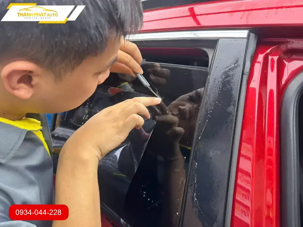 Dán Phim Cách Nhiệt Ô Tô Toyota Corolla Cross - Địa Chỉ Lắp Đặt Uy Tín TPHCM ảnh thực tế 3