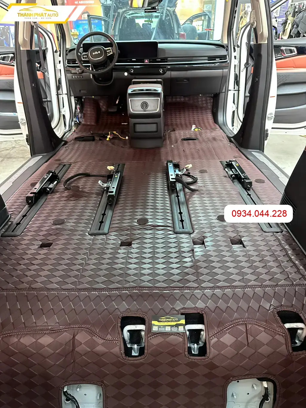 Thảm Lót Sàn Ô Tô Kia Carnival 2025 - Địa Chỉ Lắp Đặt Uy Tín TPHCM ảnh thực tế 2