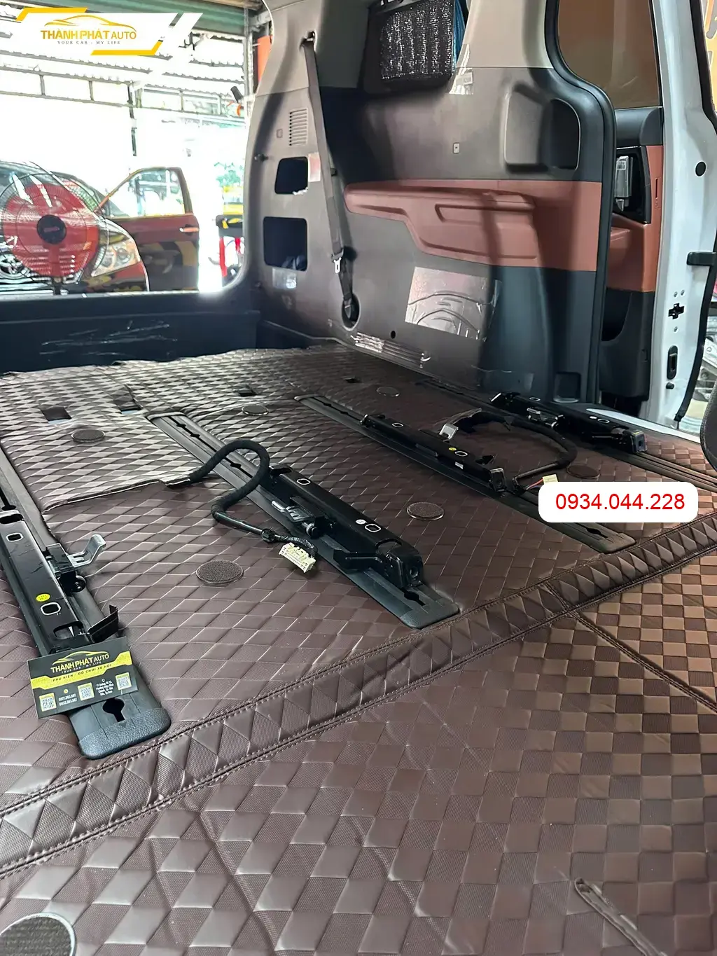Thảm Lót Sàn Ô Tô Kia Carnival - Địa Chỉ Lắp Đặt Uy Tín TPHCM ảnh thực tế 3