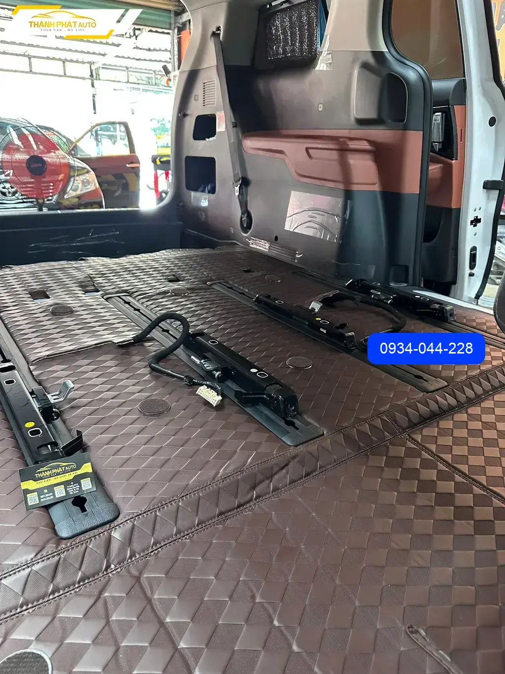 Thảm Lót Sàn Ô Tô 5D/6D Kia Carnival - Địa Chỉ Lắp Đặt Uy Tín Nhà Bè