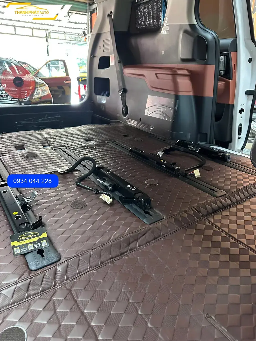 Thảm Lót Sàn Ô Tô Kia Carnival - Địa Chỉ Cung Cấp Uy Tín Quận 4 TPHCM