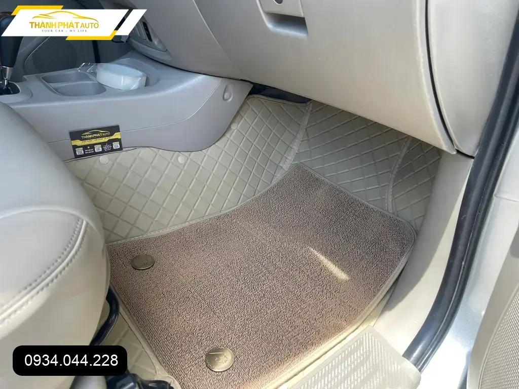 Thảm Lót Sàn Ô Tô Toyota Innova Cross 2023 - Trung Tâm Lắp Đặt Uy Tín TPHCM ảnh thực tế 2