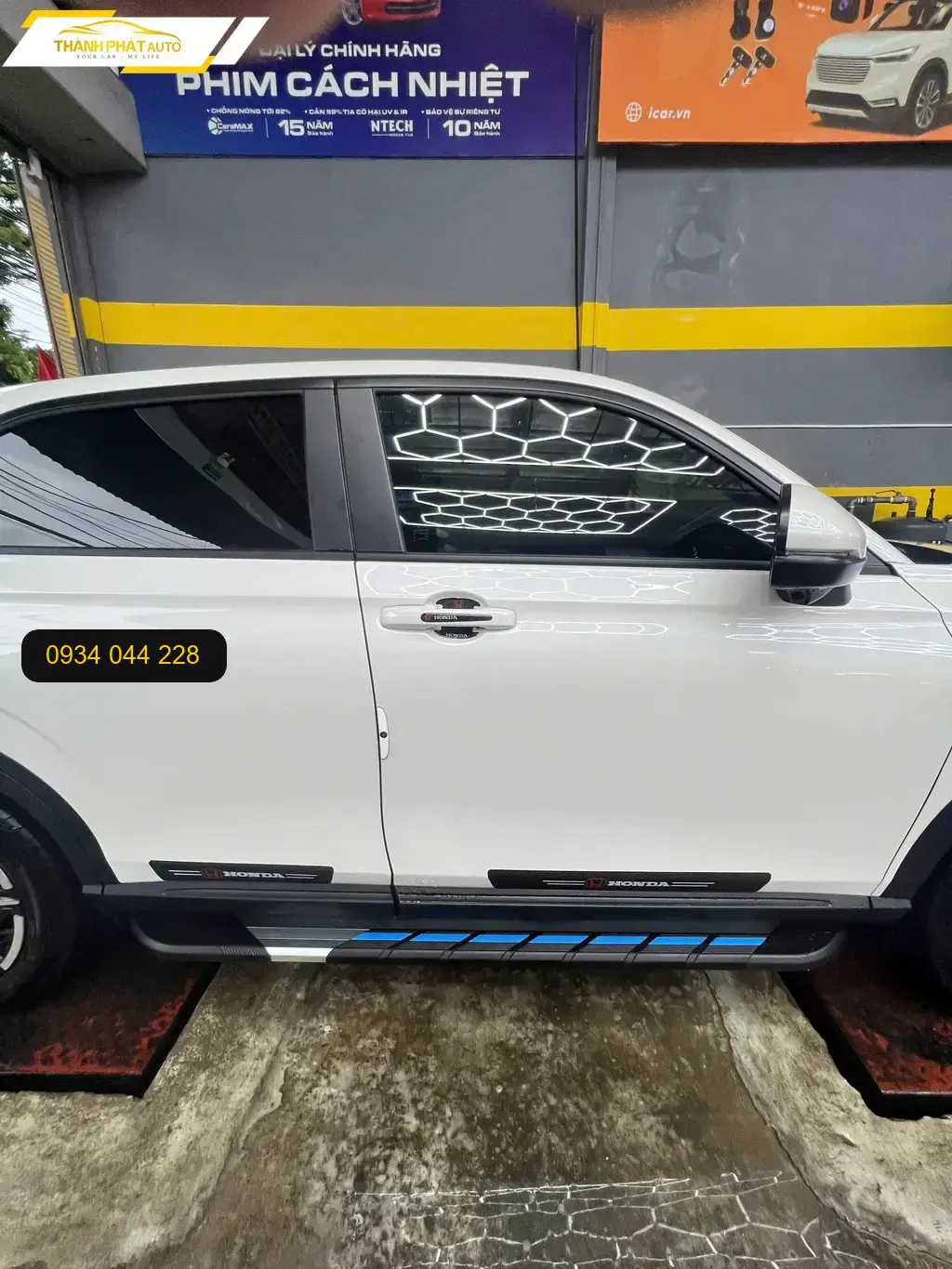 Anh Kiệt lắp bậc bước chân cho Honda HRV tại Quận 9 để xe thêm vững chãi