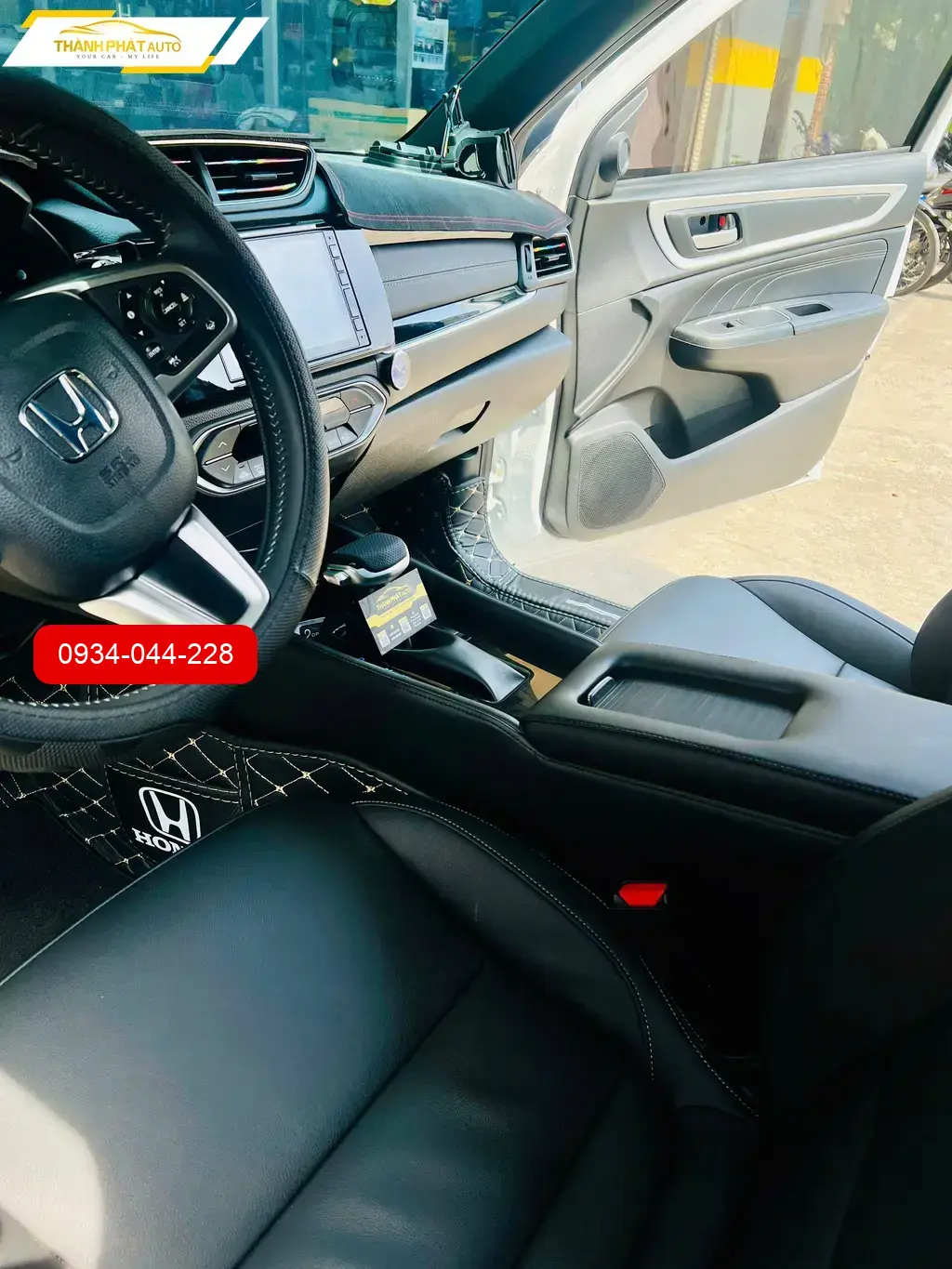 Chị Thảo lắp bệ tỳ tay cho Honda BRV tại Quận 9 để xe tiện nghi hơn ảnh thực tế 2