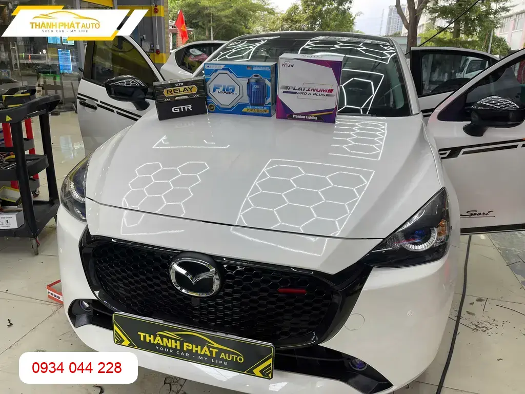 Anh Lâm lắp Bi Gầm cho Mazda 2 AT tại Quận 9 vì đèn zin quá yếu khi đi đường tối ảnh thực tế 2