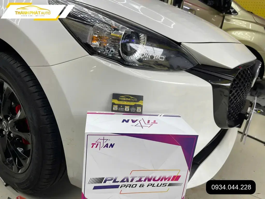 Anh Lâm lắp Bi Gầm cho Mazda 2 AT tại Quận 9 vì đèn zin quá yếu khi đi đường tối ảnh thực tế 3