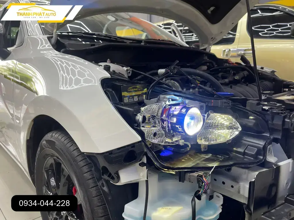 Anh Lâm lắp Bi Gầm cho Mazda 2 AT tại Quận 9 vì đèn zin quá yếu khi đi đường tối ảnh thực tế 5