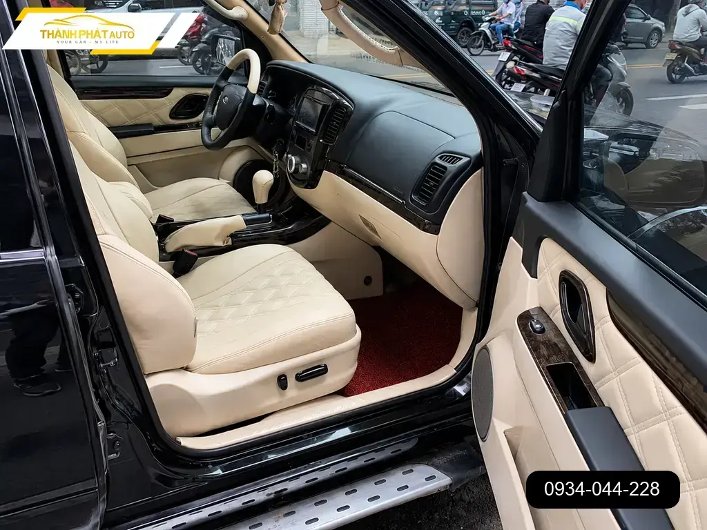 Bọc Ghế Da Ford Escape 2010 - Địa Chỉ May Gắn Uy Tín Tại TP.HCM