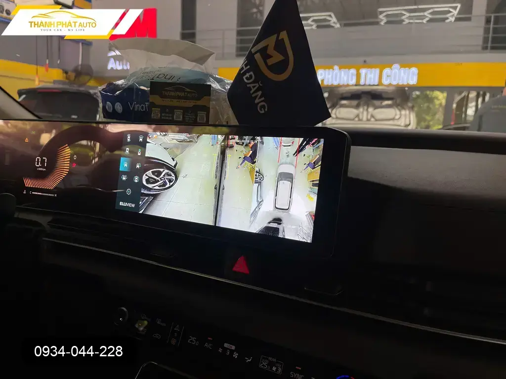 Chị Thanh Thủy lắp Camera 360 độ Carnival Quận 9 tránh va chạm khi đỗ xe ảnh thực tế 2
