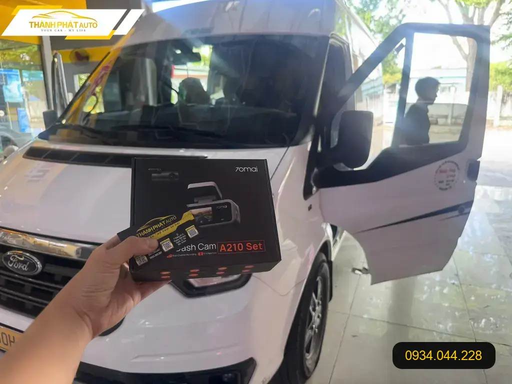 Camera Hành Trình Ô Tô Ford Transit - Trung Tâm Lắp Đặt Uy Tín TPHCM
