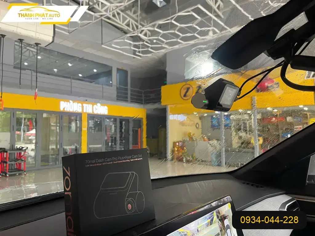 Anh Tuấn lắp Camera hành trình Xforce cho Honda CRV tại Quận 9