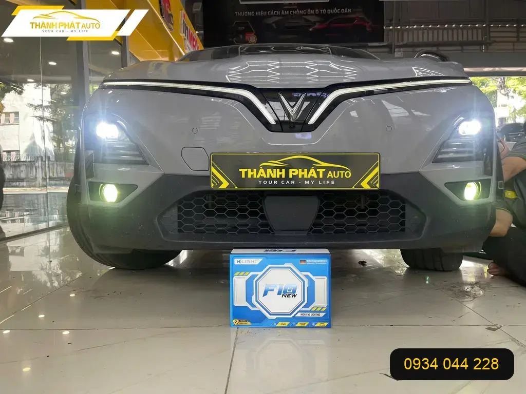 Anh Khải Độ Bi Gầm Cho VinFast VF6 Quận 9 vì đèn zin quá yếu khi trời mưa lớn ảnh thực tế 3
