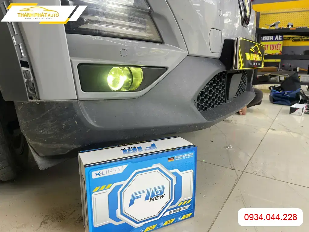 Anh Khải Độ Bi Gầm Cho VinFast VF6 Quận 9 vì đèn zin quá yếu khi trời mưa lớn ảnh thực tế 4