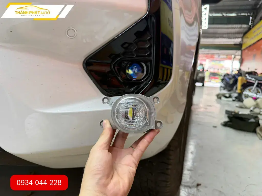 Độ Đèn Bi LED Ô Tô Toyota Hilux - Trung Tâm Độ Đèn Chuyên Nghiệp Giá Tốt TPHCM
