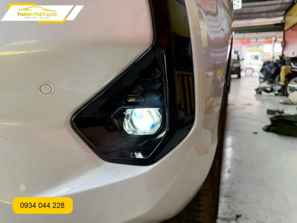 Độ Đèn Ô Tô Toyota Hilux - Địa Chỉ Độ Đèn Xe Hơi Uy Tín Quận 12 TPHCM