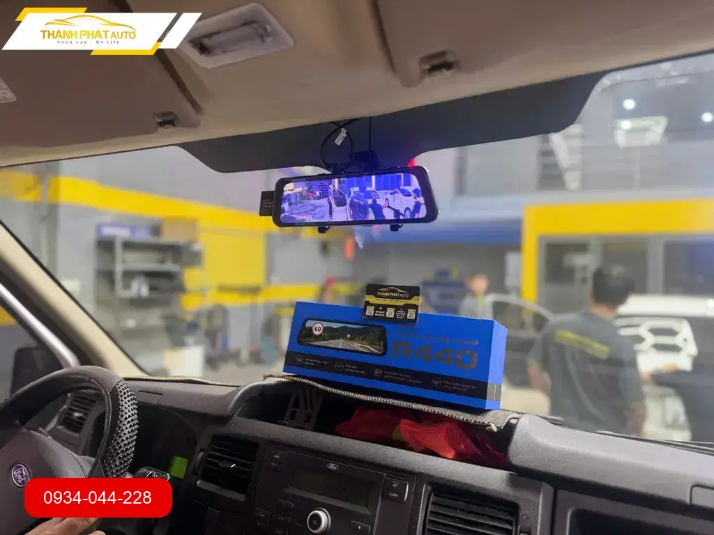 Anh Khang gắn Camera Vietmap R440 cho Ford Transit tại Quận 9 đảm bảo an toàn ảnh thực tế 3