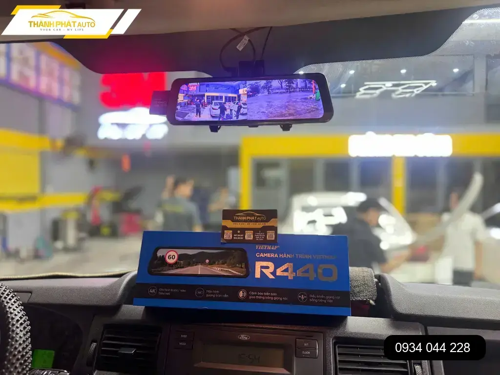 Anh Khang gắn Camera Vietmap R440 cho Ford Transit tại Quận 9 đảm bảo an toàn ảnh thực tế 4