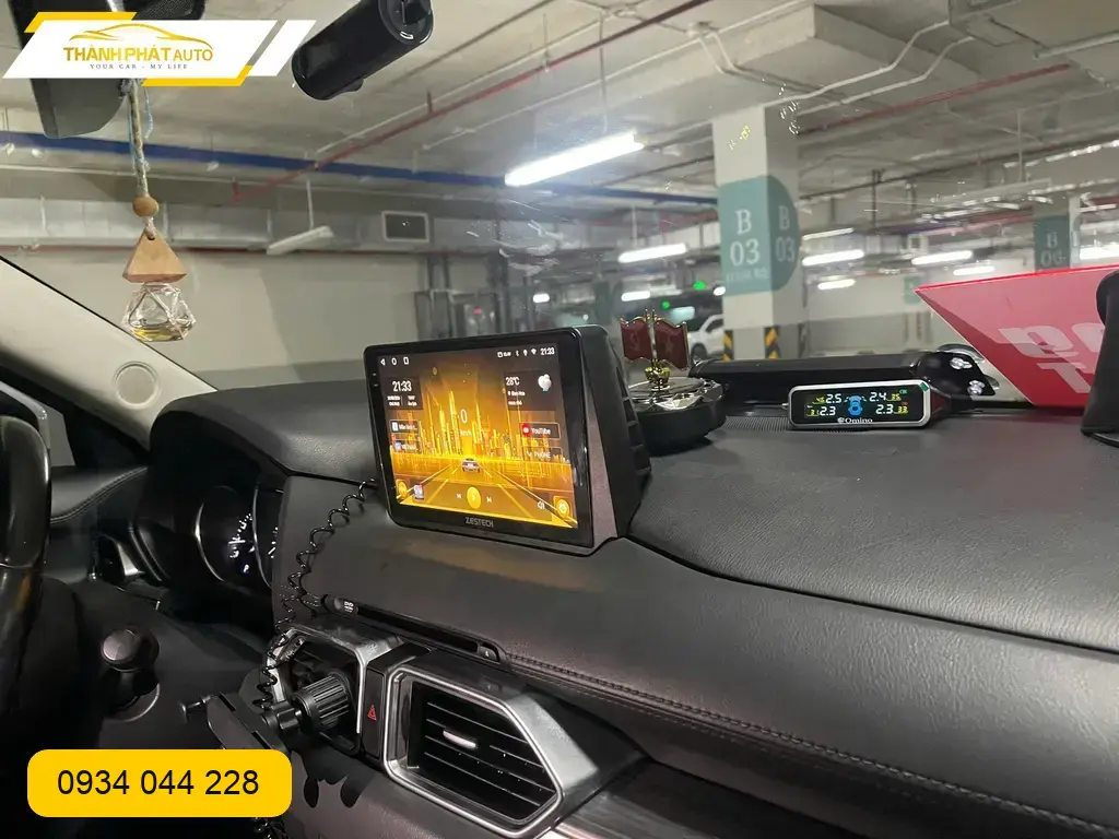 Anh Tấn nâng cấp màn hình ô tô CX5 uy tín tại Quận 9 để trải nghiệm giải trí tốt hơn