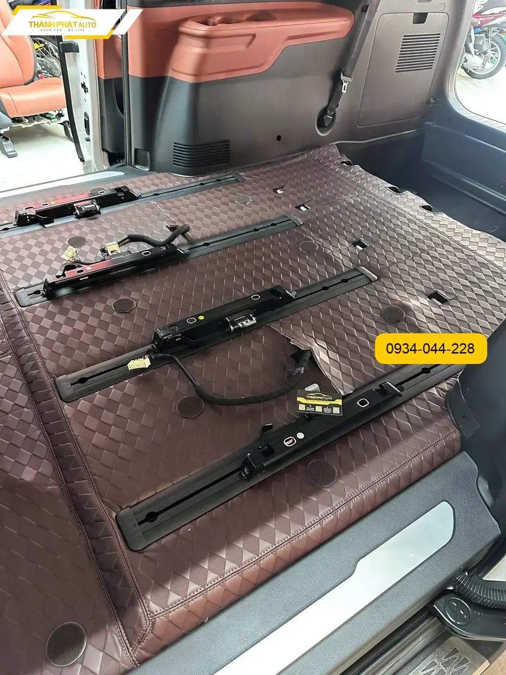 Thảm Lót Sàn Ô Tô Kia Carnival - Địa Chỉ Lắp Đặt Chính Hãng TPHCM
