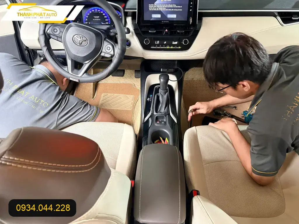 Thảm Lót Sàn Ô Tô Cao Cấp Toyota Altis - Địa Chỉ Lắp Đặt Chính Hãng Giá Tốt TPHCM