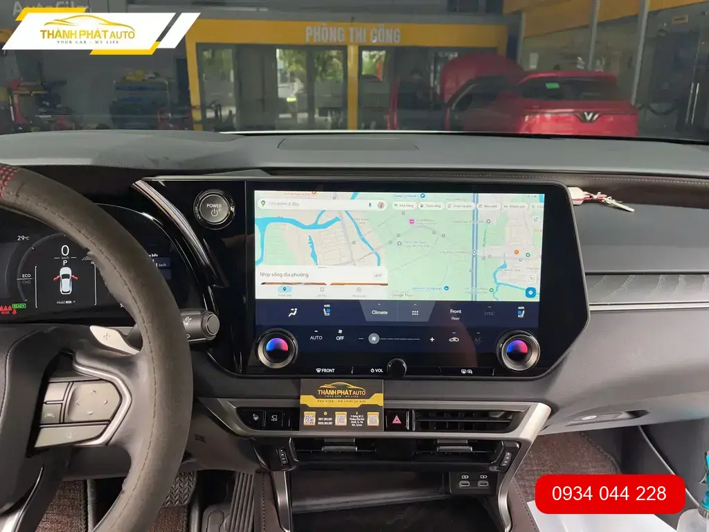 Anh Tùng lắp Android Box cho Lexus RX350 tại Quận 12 để xem YouTube tiện lợi