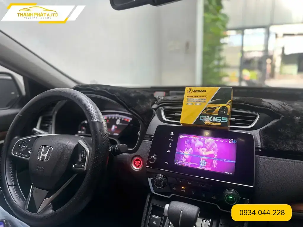 Cô Hà lắp Android box ô tô VinFast Lux A2.0 Quận 12, mở rộng tiện ích