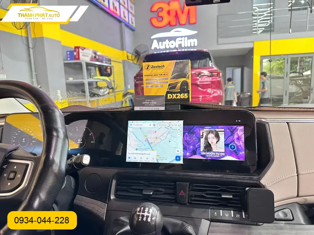 Chú Cường lắp Android Box ô tô cho Camry tại Quận 12 để con xem phim trên xe
